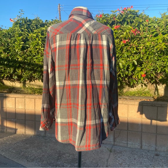 CAbi 4164 Tavern Shirt - Picture 3 of 4